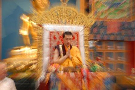 Лидер буддийской секты отказался от монашества ради женитьбы