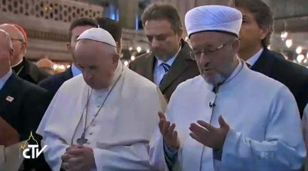 Какому богу молился папа Франциск с мусульманами в Голубой мечети Стамбула?
