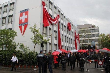 В Швейцарии состоялась демонстрация против открытия центра саентологии